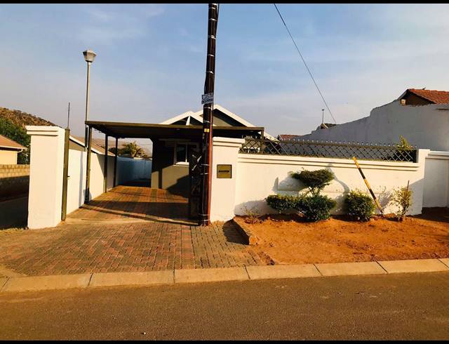 3 BEDROOM HOUSE FOR SALE IN MAHUBE VALLEY